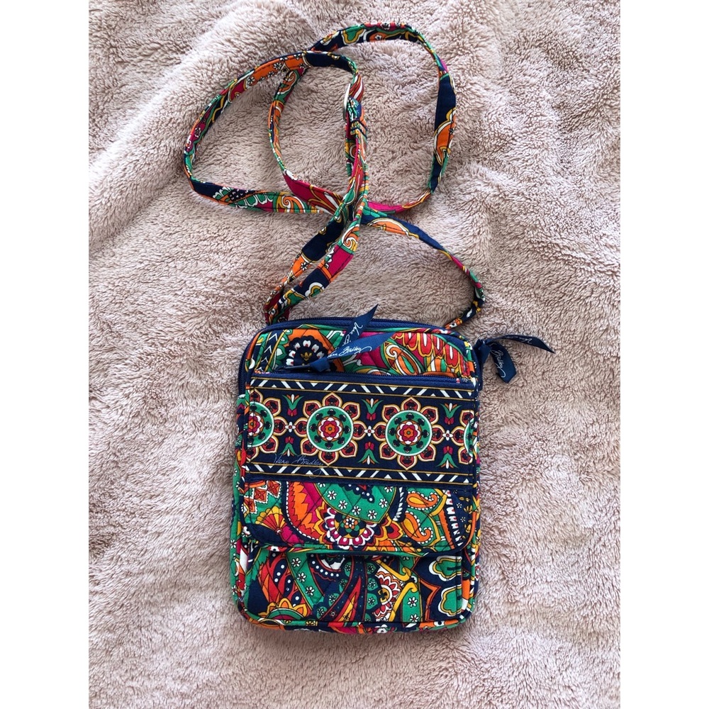 LIKE NEW Vera Bradley Small Crossbody